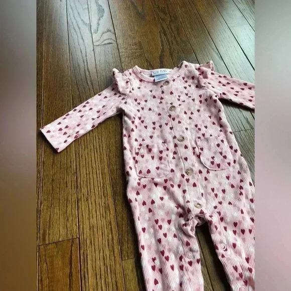 Nicole Miller Girls 6-9 Months Pink Heart Ruffled Sleeves Footed Onesie - EUC - Picture 2 of 5